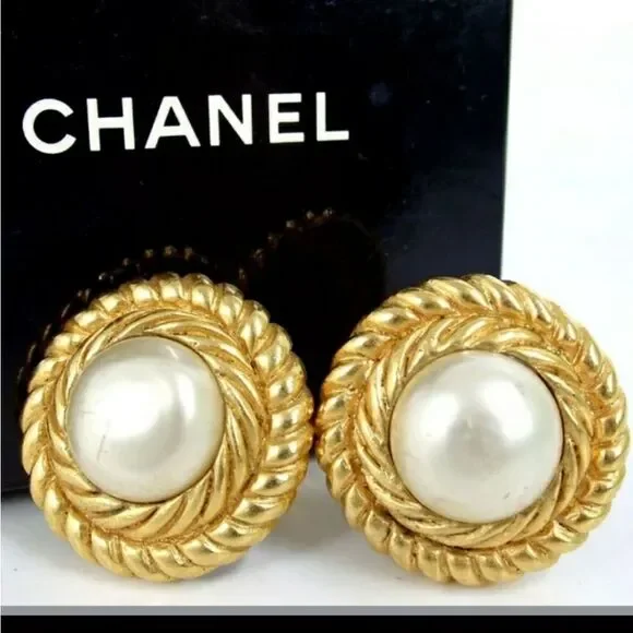 CHANEL Vintage Authentic Clip on earings - Picture 2 of 13